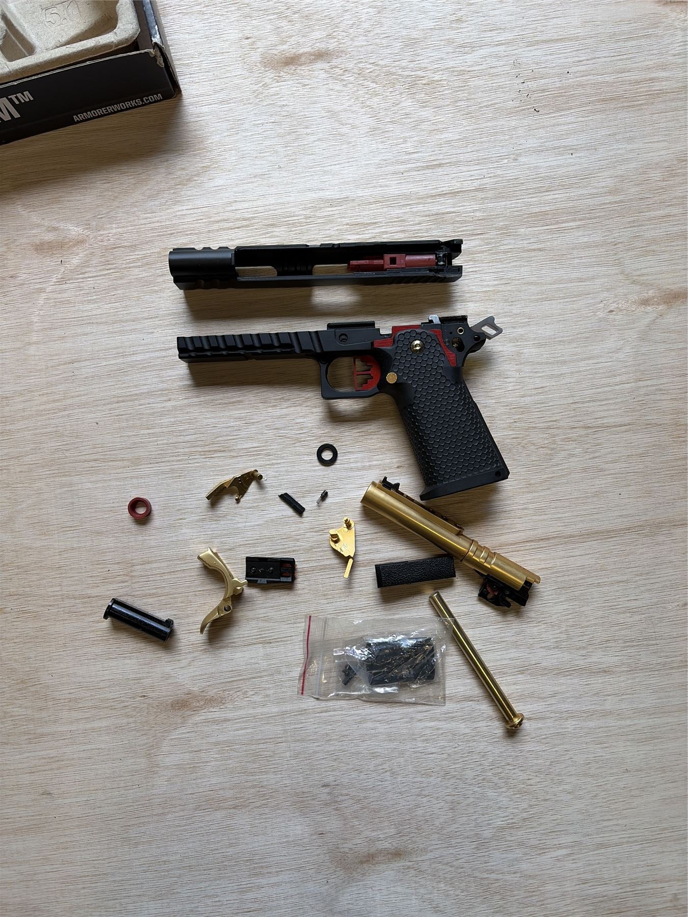 [Boneyard] Armorer Works Custom Hi-Capa GBBP (Black Slide - Gold Barrel - AW-HX2032) - Slide snapped - auto only - vents gas