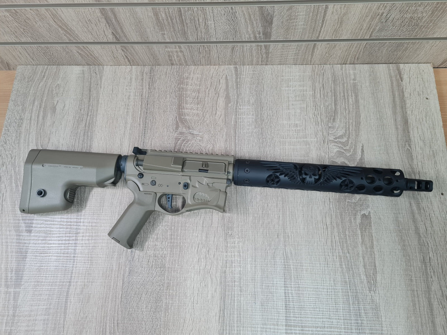 Ares Amoeba M4 with Winged Skull Handguard (Tan/Black)