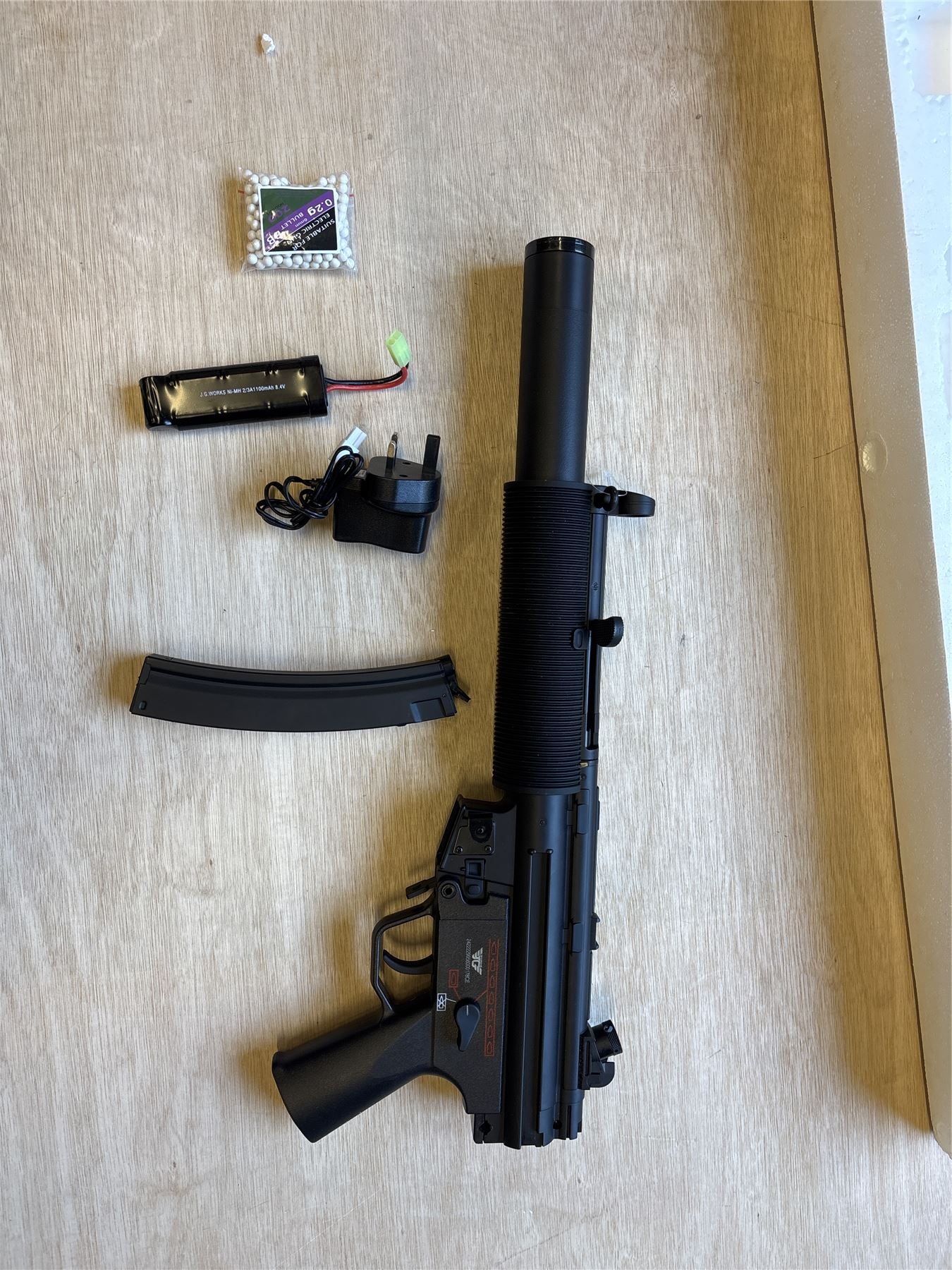 [Boneyard] JG Swat Submachine AEG SD6 Rifle (Inc. Battery and Charger - 067) - Unknown Fault or Ex. Display