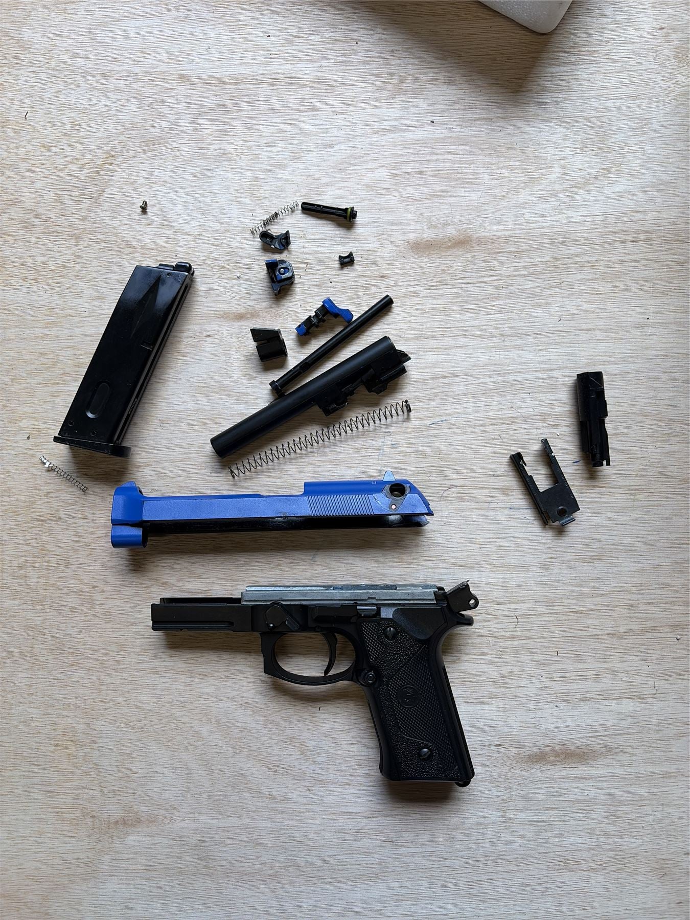 [Boneyard] LS M9 Vertec Gas Blowback Pistol (Black - GGB-0304) - Two-Tone Blue - Unknown