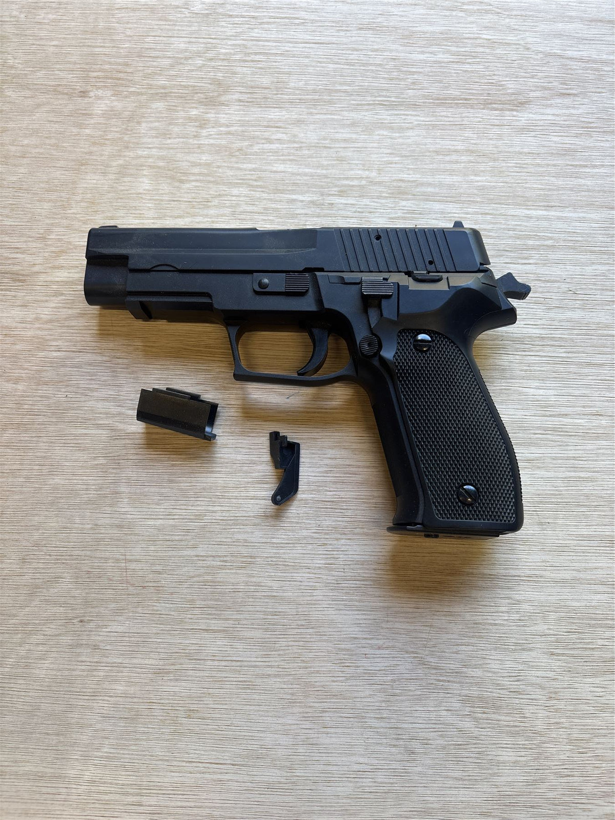 [Boneyard] HFC MK8 Gas Pistol NBB (GG-106) - Dust cover missing - mag jammed/stuck - like new body