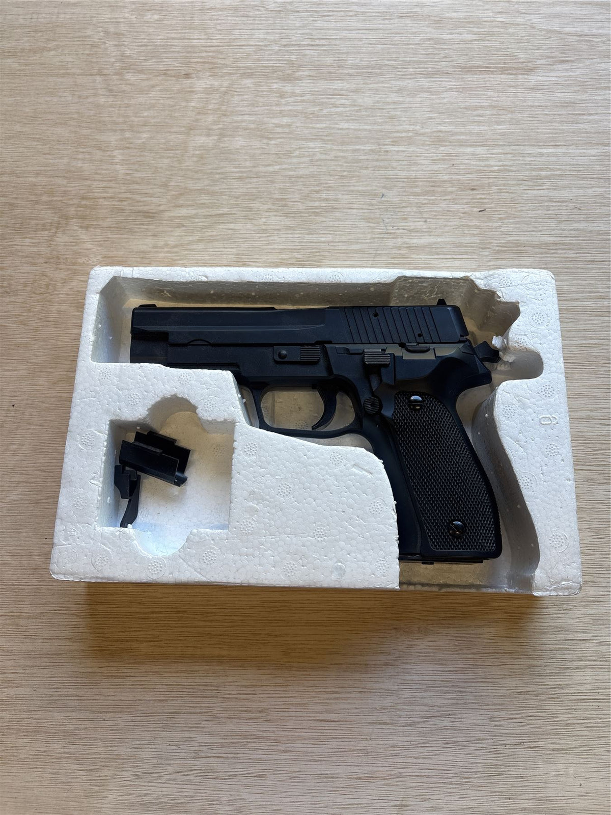 [Boneyard] HFC MK8 Gas Pistol NBB (GG-106) - Dust cover missing - mag jammed/stuck - like new body