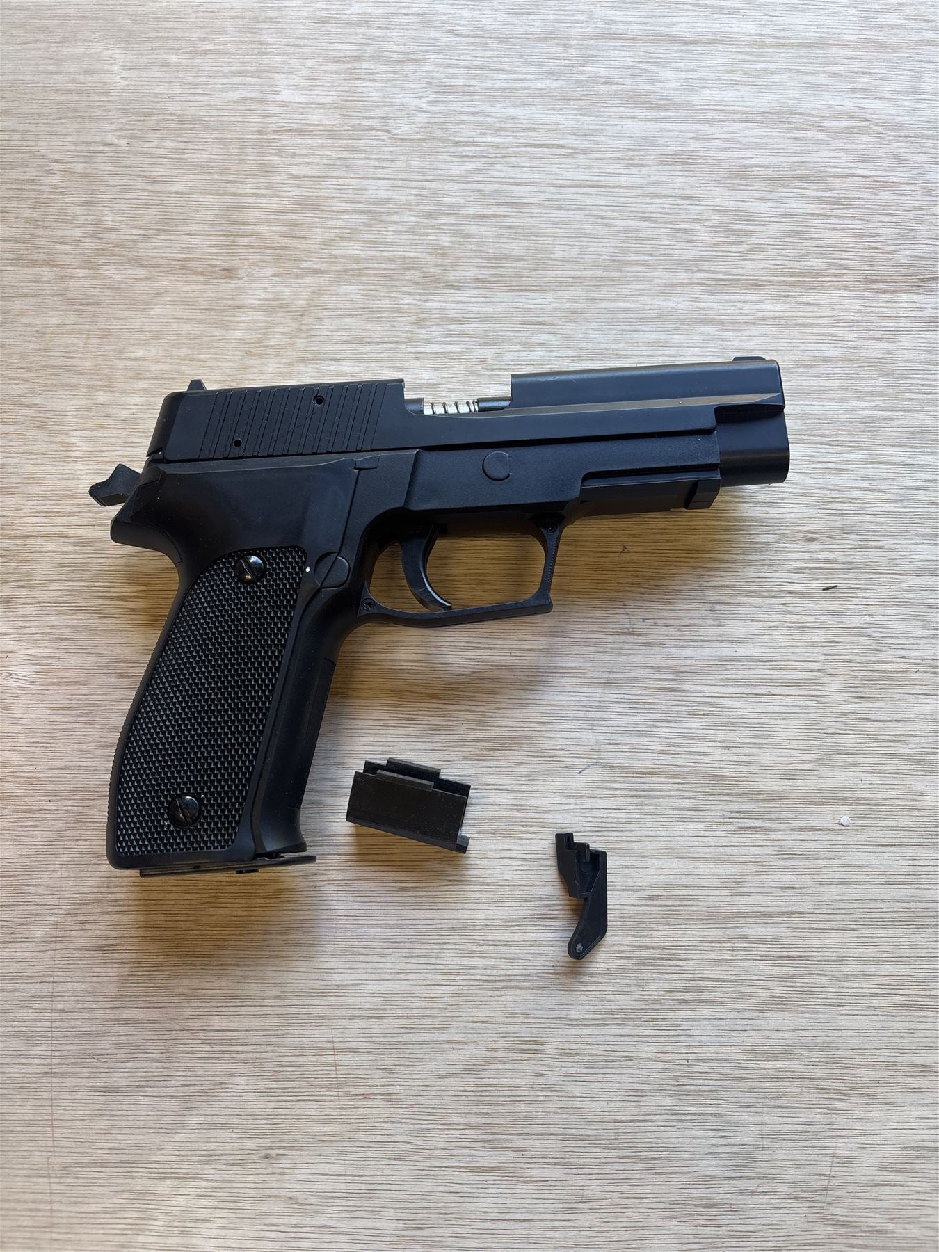 [Boneyard] HFC MK8 Gas Pistol NBB (GG-106) - Dust cover missing - mag jammed/stuck - like new body