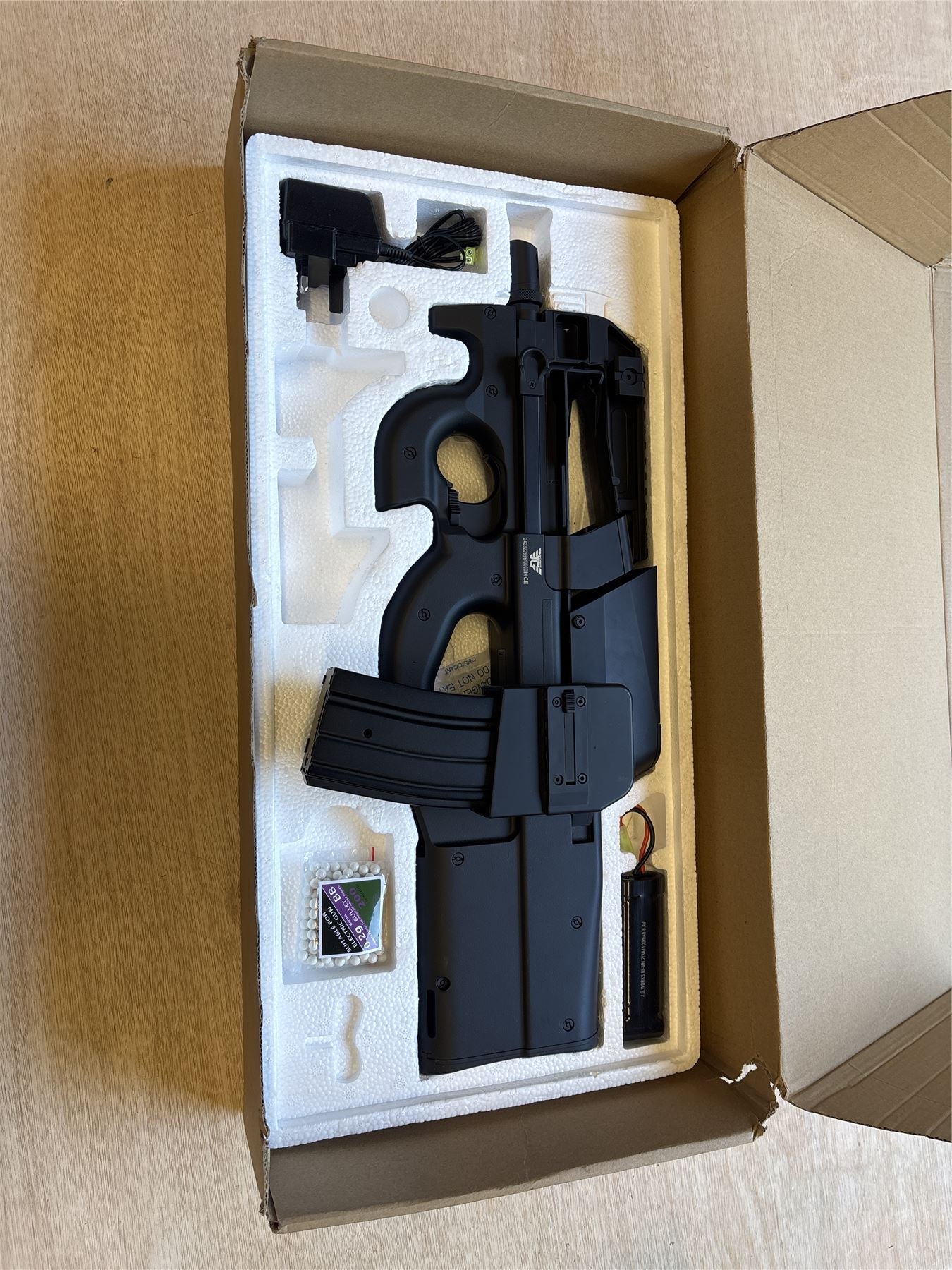 [Boneyard] JG D90 SMG with Inbuilt Drum & M4 Magazine (Black - Inc. Battery and Charger - P98-1) - Unknown Fault or Ex. Display