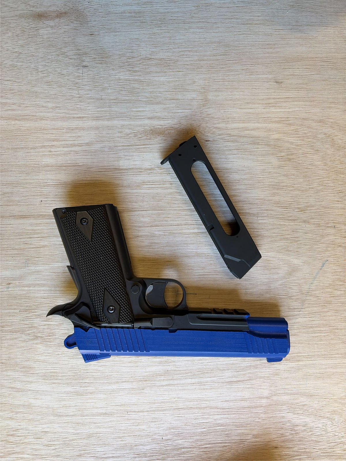 [Boneyard] Colt 1911 (Rail) Co2 Pistol (Black - Fixed Slide - Cybergun - 180314) (Blue) - Unknown Fault or Ex. Display