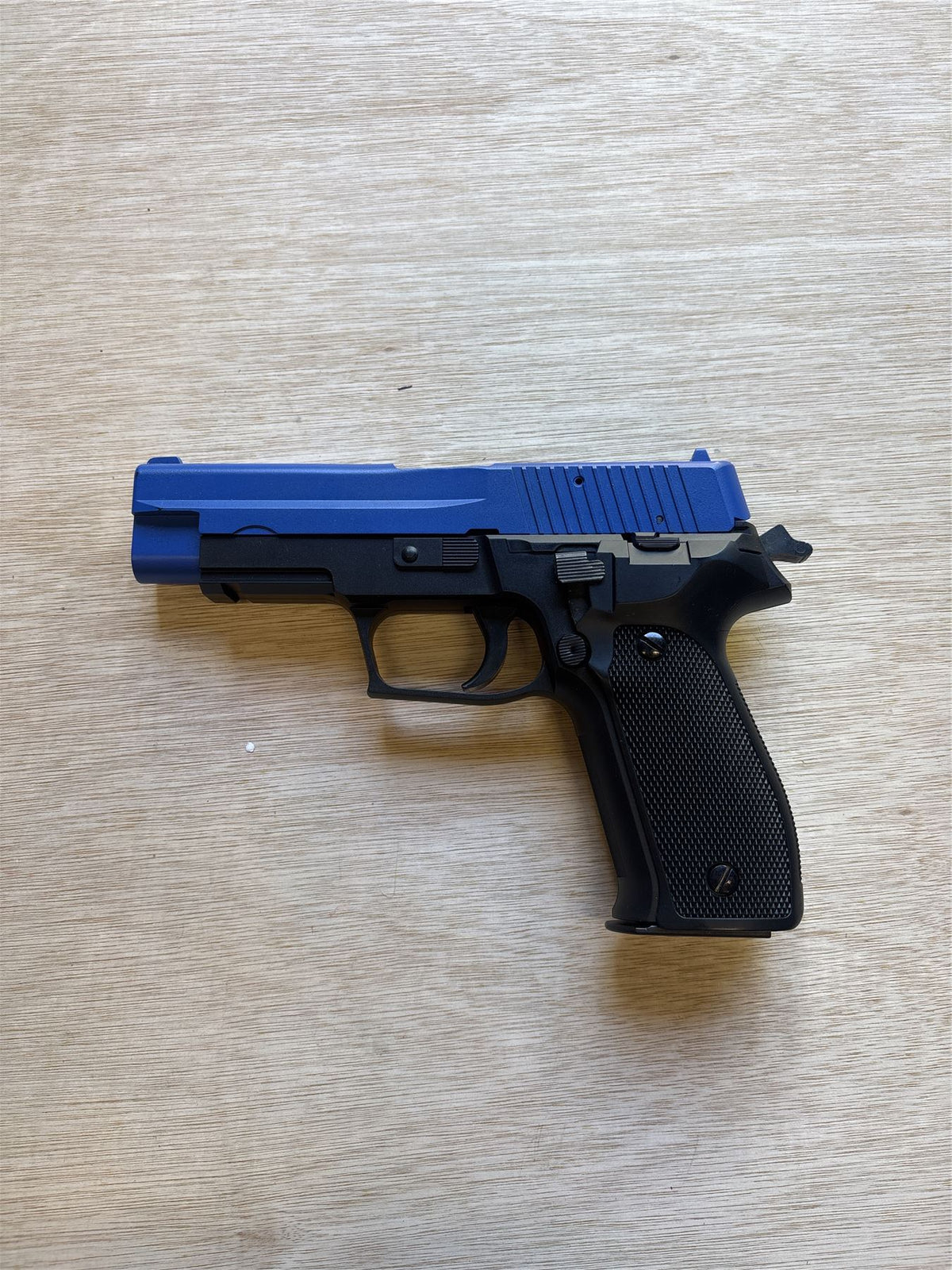 [Boneyard] HFC MK8 NBB Gas Pistol (GG-106) - Two-Tone - Stuck/jammed mag