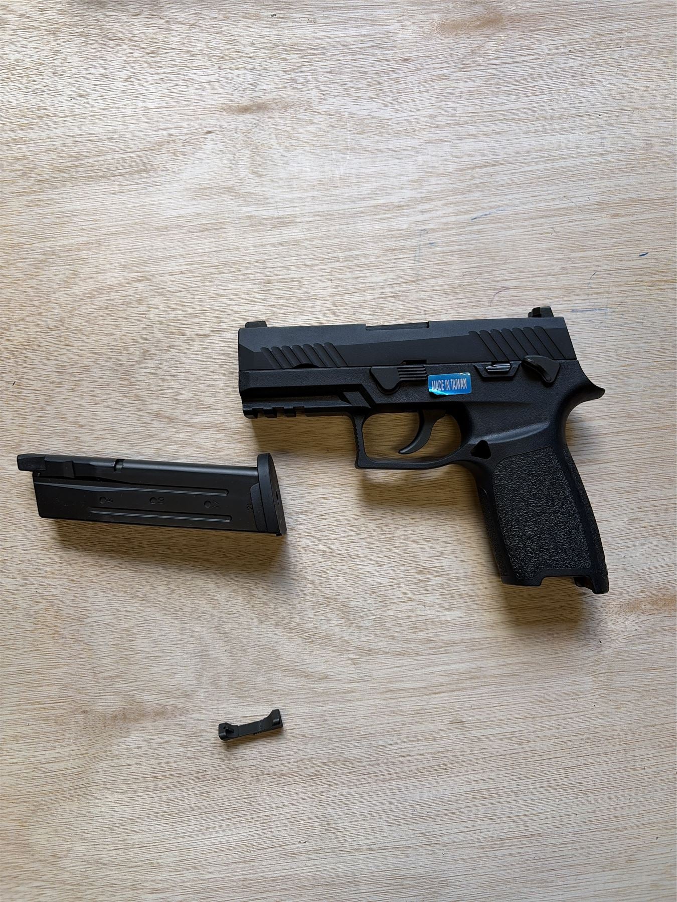 [Boneyard] AEG F18 Gas Blowback Pistol (Black) - Unknown Fault or Ex. Display