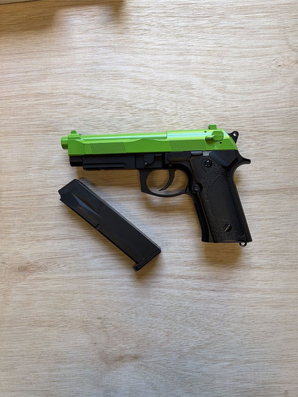 [Boneyard] HFC M9 Gas Pistol NBB (Black - GG-105) - Misfiring