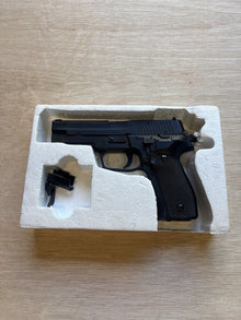 [Boneyard] HFC MK8 Gas Pistol NBB (GG-106) - Dust cover missing - mag jammed/stuck - like new body