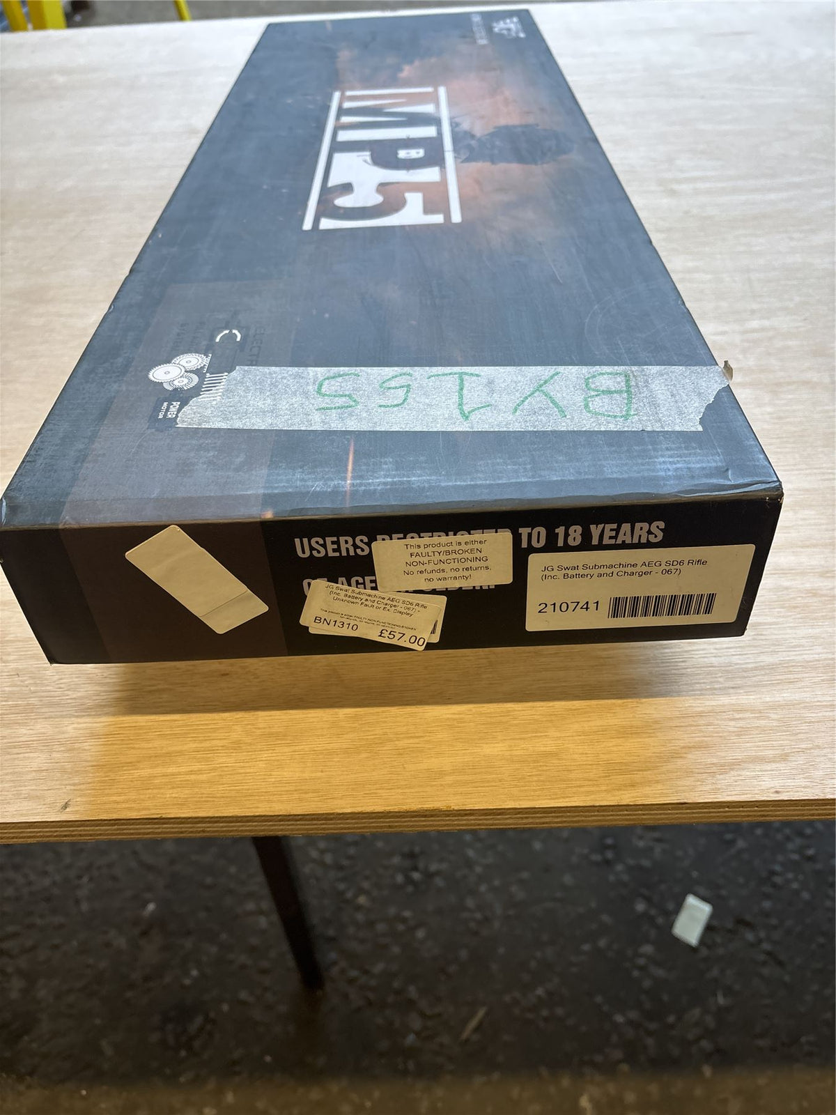 [Boneyard] JG Swat Submachine AEG SD6 Rifle (Inc. Battery and Charger - 067) - Unknown Fault or Ex. Display