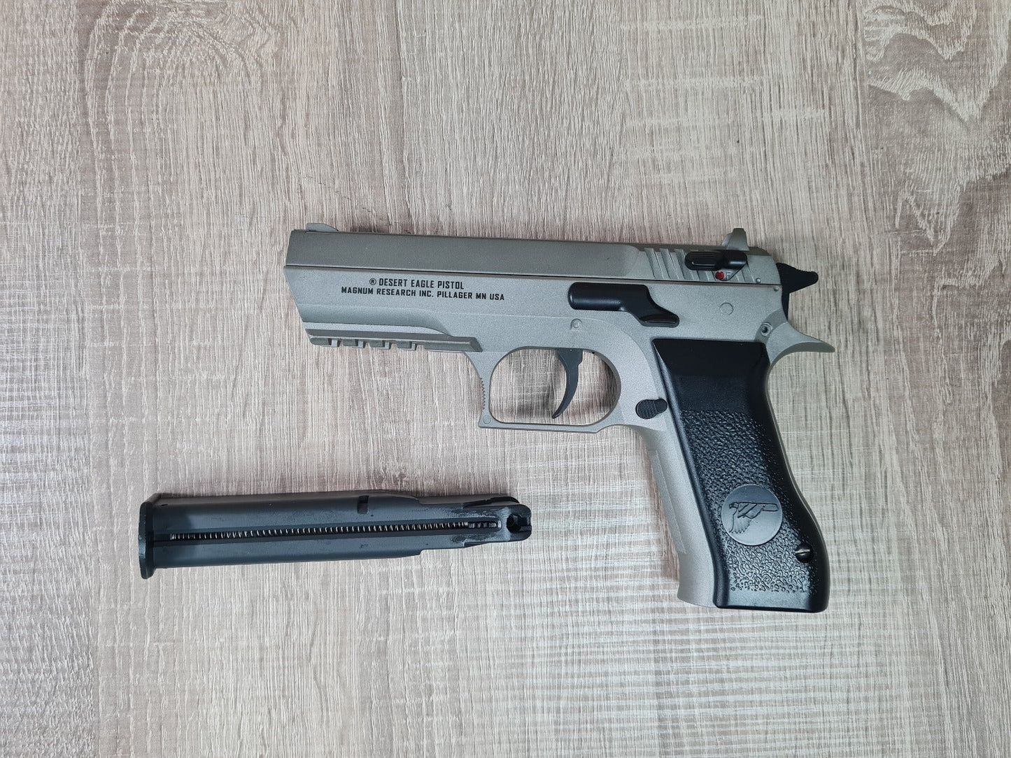 Magnum Research Inc. Baby Desert Eagle Co2 Non-Blowback Pistol (Cybergun - Silver)