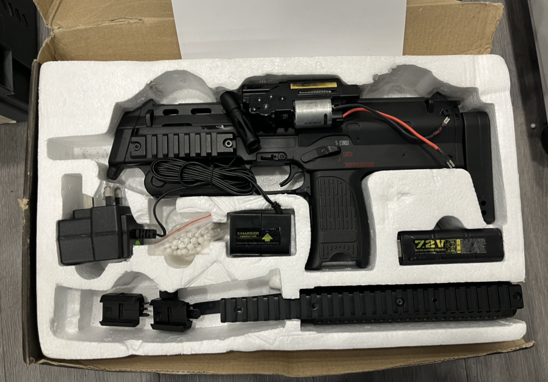 Boneyard - Well R4 AEG Sub-Machine with Silencer (Full Metal - Long Mag. - R4-BLACK)