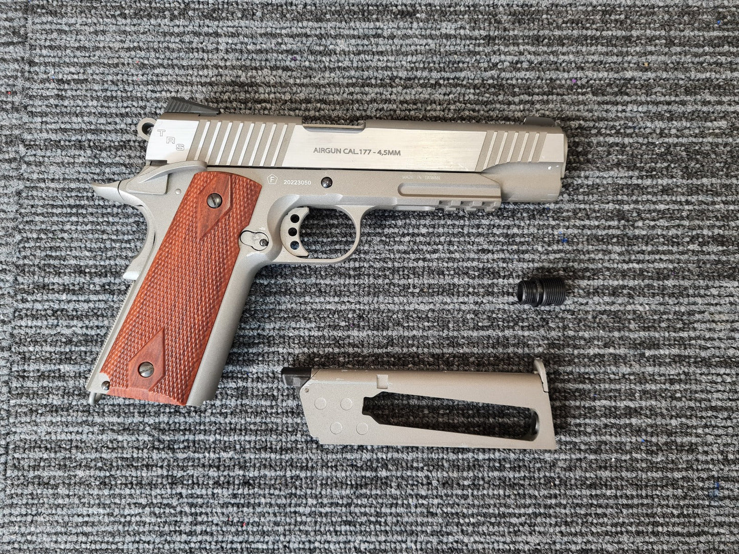 Swiss Arms 1911 4.5mm/.177 Tactical Rail Co2 Blowback Pistol (Cybergun - Silver - 288508)