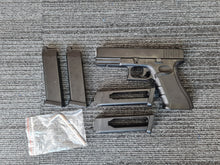 Well 17 Series Co2/Gas Dual Power Pistol (Full Metal - Comes with 2 Mags and Hard Case. - Black)