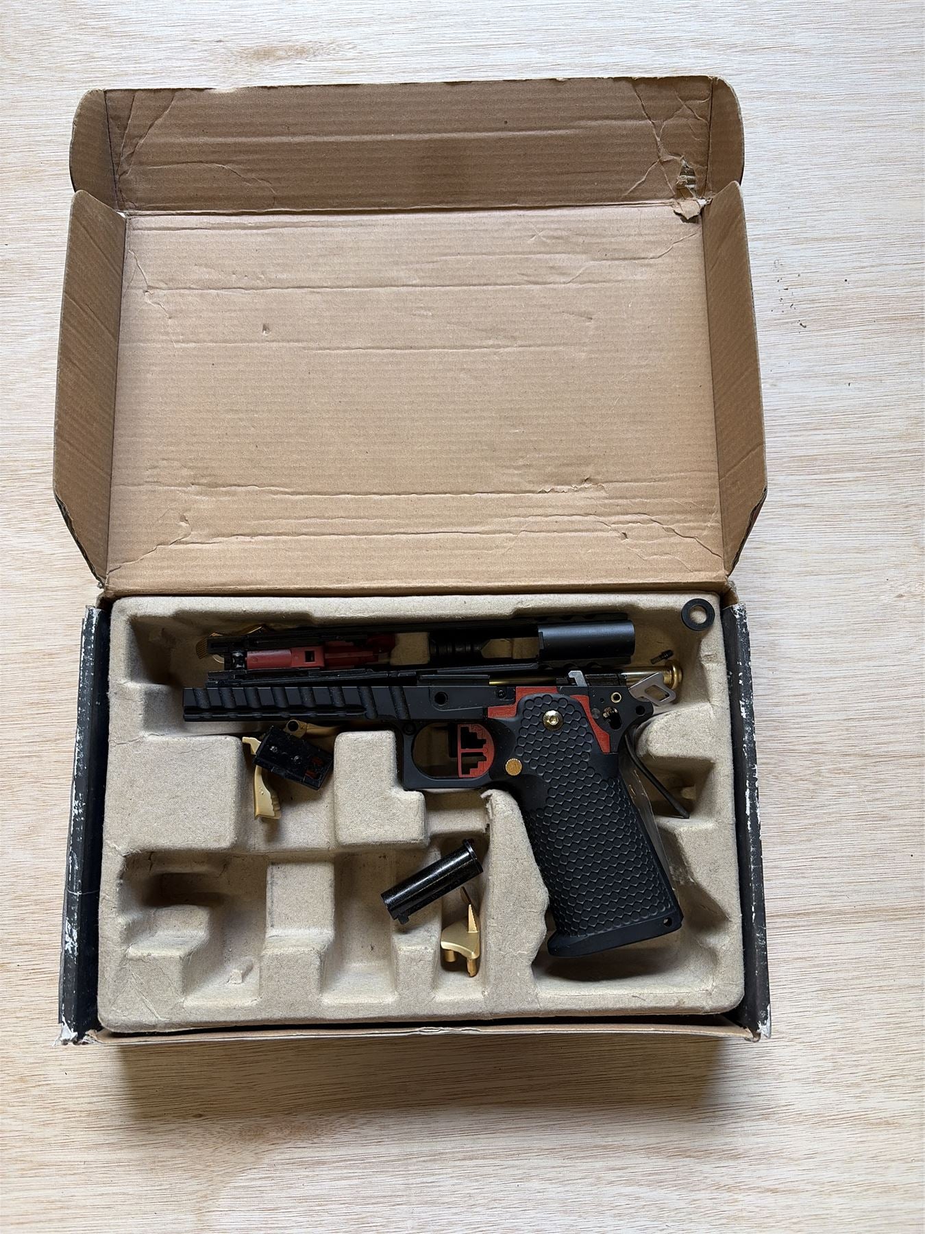 [Boneyard] Armorer Works Custom Hi-Capa GBBP (Black Slide - Gold Barrel - AW-HX2032) - Slide snapped - auto only - vents gas