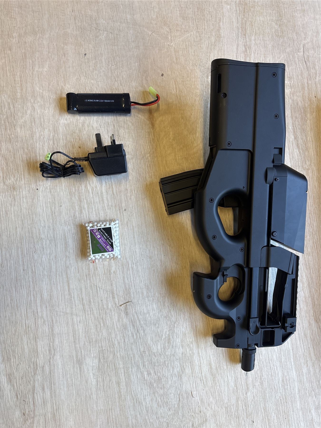 [Boneyard] JG D90 SMG with Inbuilt Drum & M4 Magazine (Black - Inc. Battery and Charger - P98-1) - Unknown Fault or Ex. Display