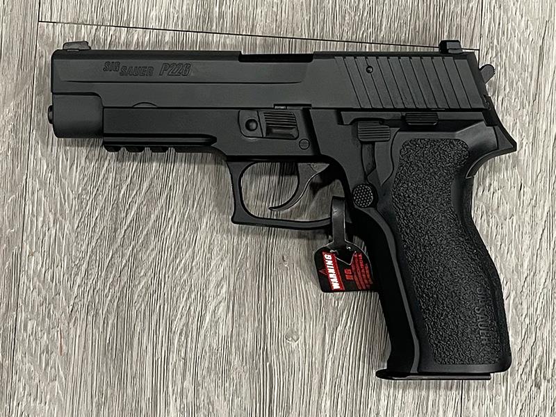 Tokyo Marui P226 E2 GBB Pistol black
