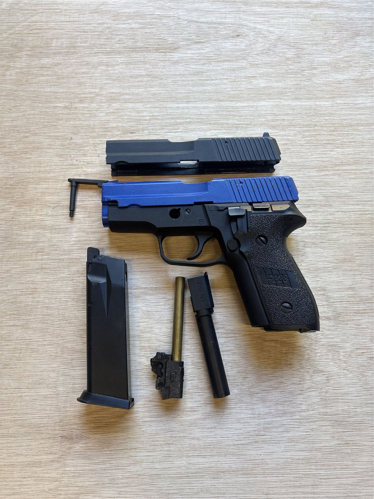 [Boneyard] WE F228 (Non-Rail) GBB Pistol (WE-71033) - Faults Unknown