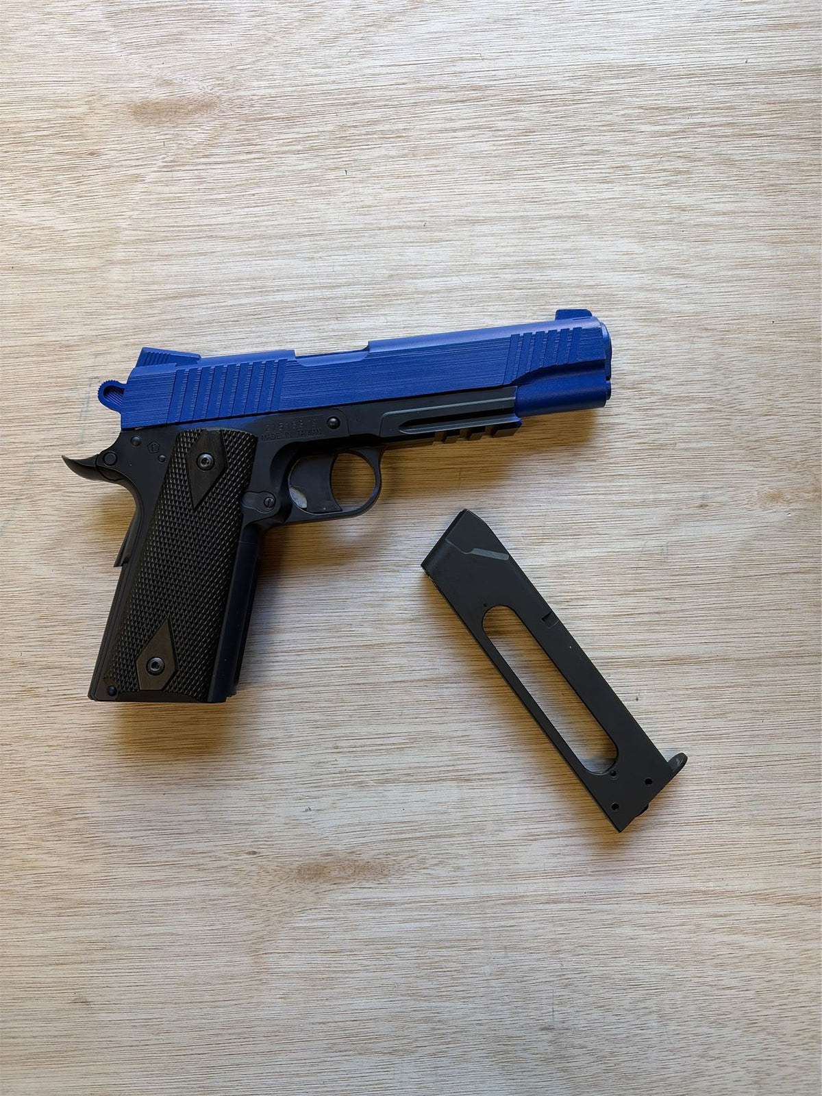 [Boneyard] Colt 1911 (Rail) Co2 Pistol (Black - Fixed Slide - Cybergun - 180314) (Blue) - Unknown Fault or Ex. Display