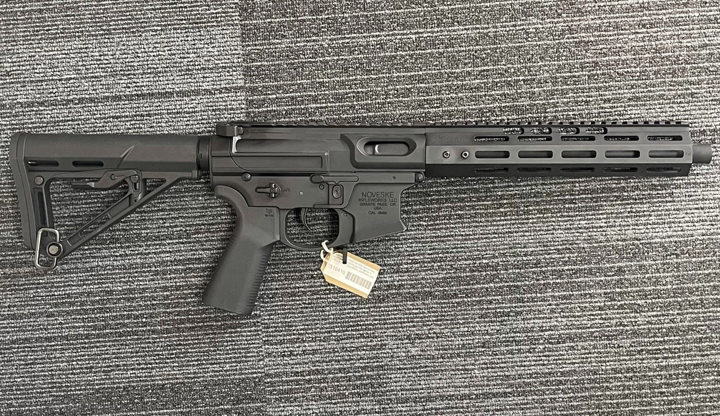 gun magazine will not hold bbs so they can't be fed into the gun the spring in mag broken. Gun battery works and gun fires on auto and semi.